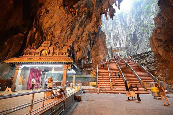 استكشاف كهوف باتو Batu Caves الجميلة في كوالالمبور ماليزيا - دليل